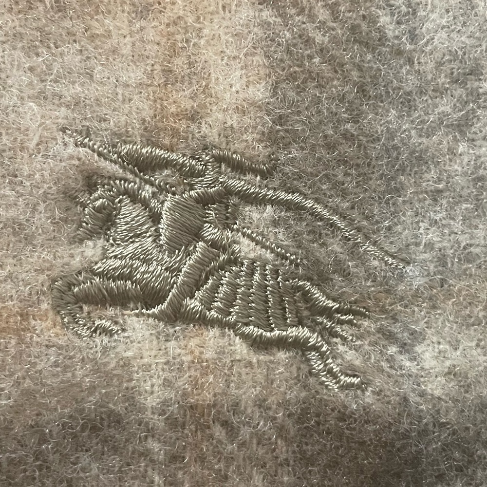 BURBERRYS OF LONDON 100% Cashmere Vintage Scarf With Some Defeats - Picture 5 of 8